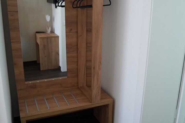 Room 7 of 16