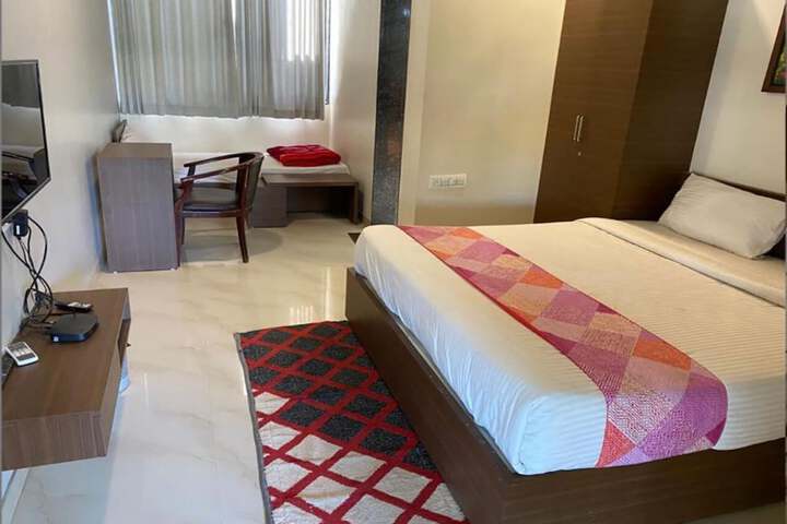 Room 6 of 30