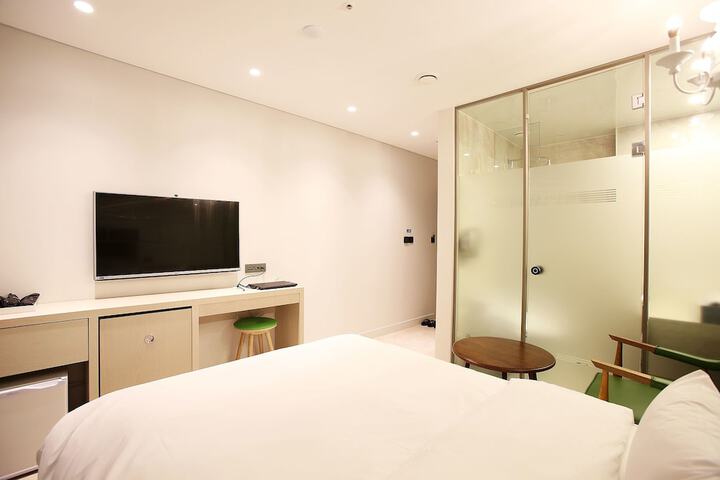 Room 21 of 42