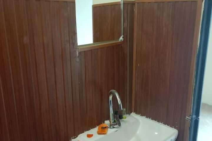 Room 6 of 12