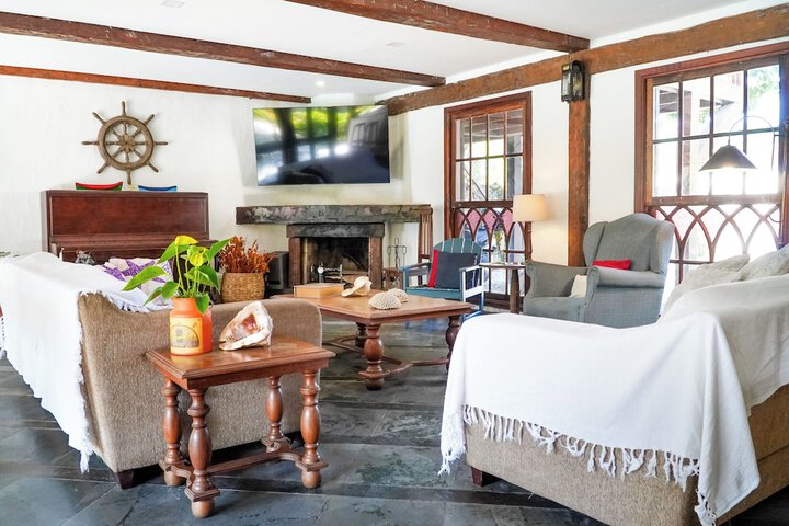 Guest Lobby