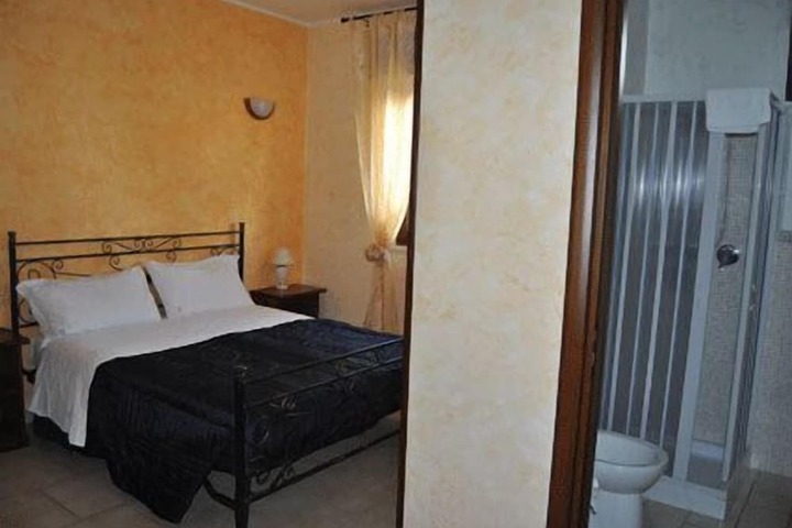 Room 19 of 38