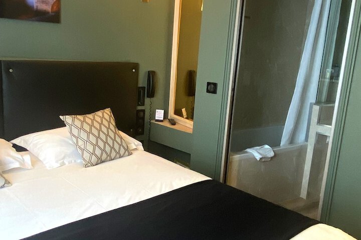 Room 12 of 64