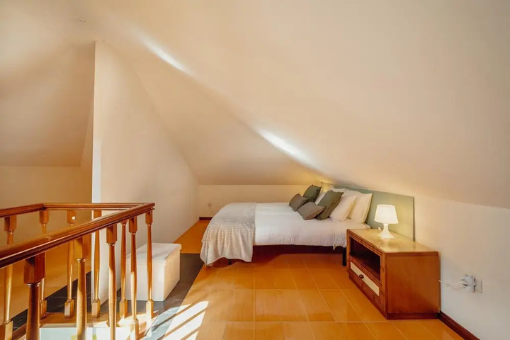 Room 2 of 18