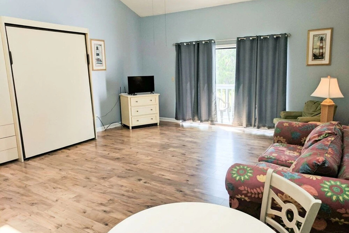Room 2 of 10