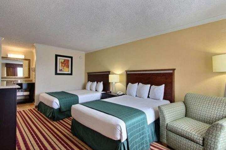 2 Double Beds (18 of 23)