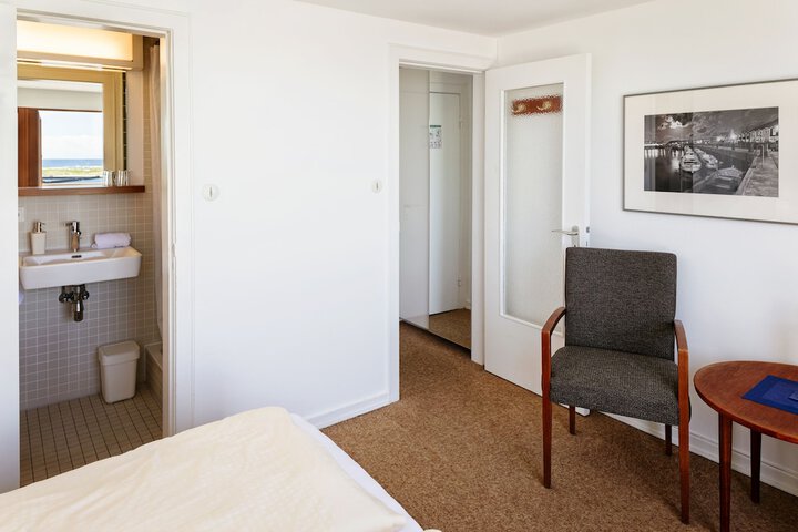 Room 13 of 35