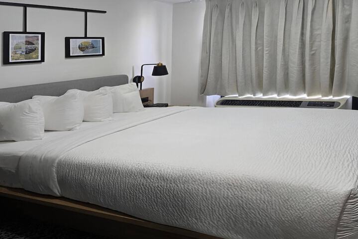 Room 5 of 17