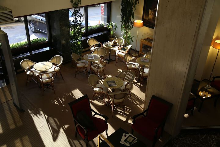 Entrance & Lobby