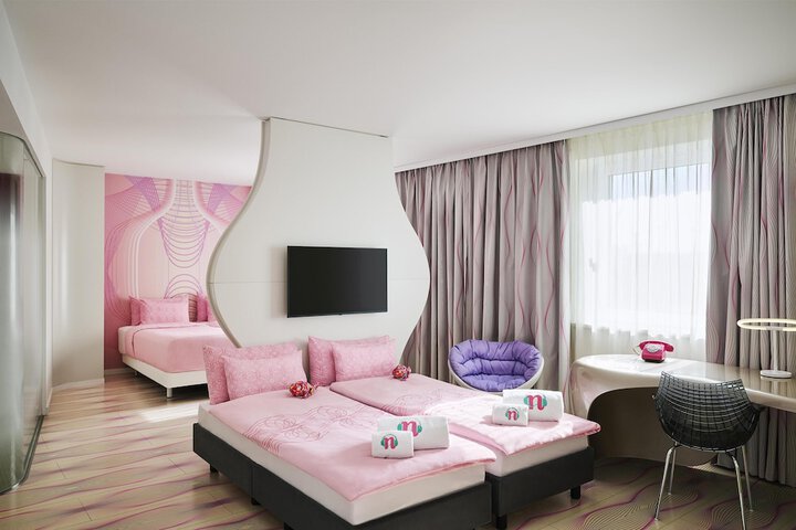 Room 33 of 79