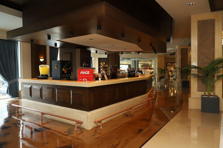 Lounge 51 of 57