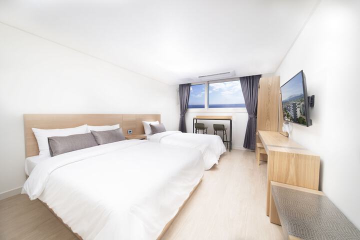 Room 15 of 32