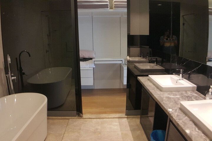Room 27 of 49