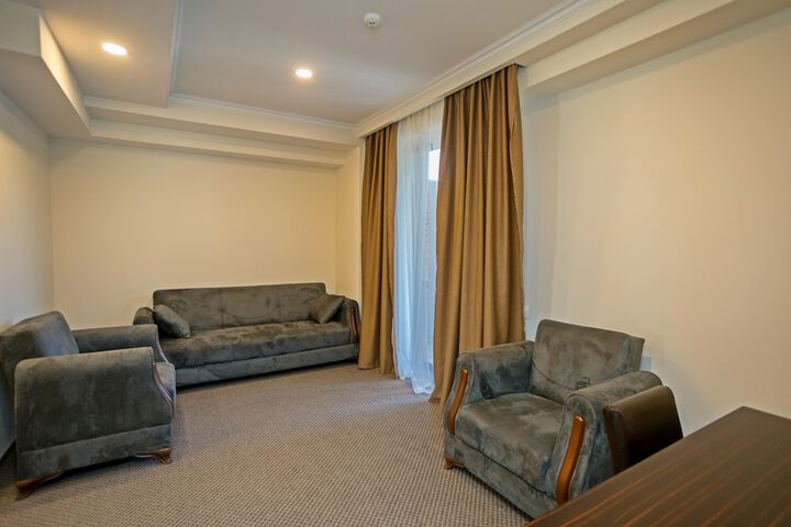 Room 17 of 33