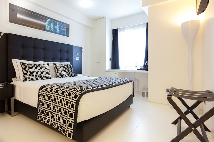Room 15 of 49