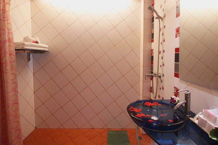 Room 45 of 66