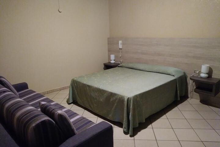 Room 3 of 27