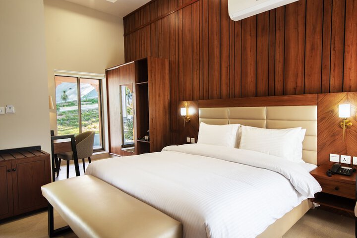 Room 18 of 27