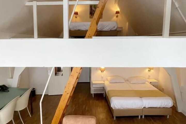 Room 7 of 34