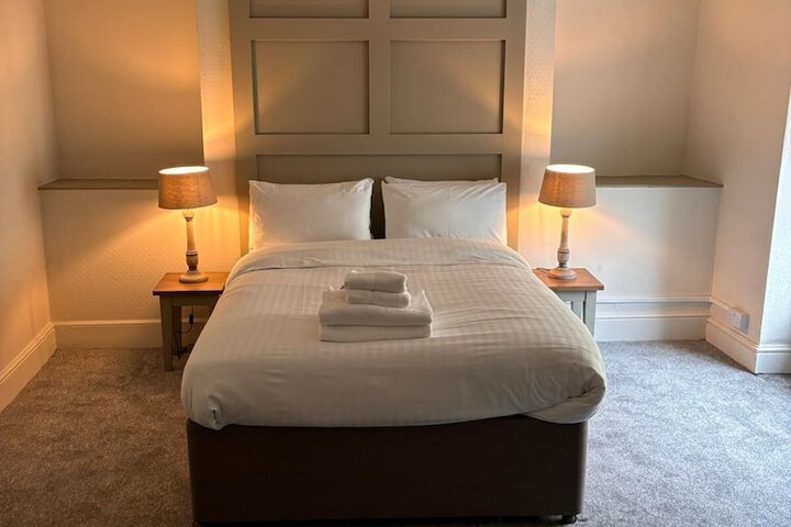 Room 2 of 9