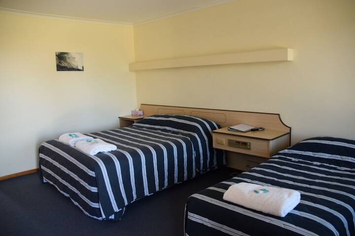 Room 11 of 37