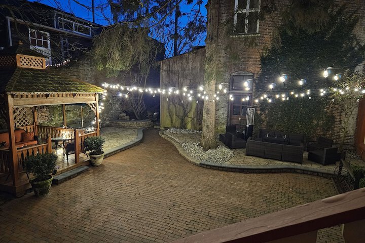 Hotel Exterior 76 of 95