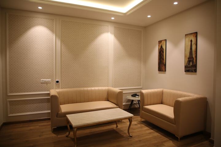 Room 6 of 14