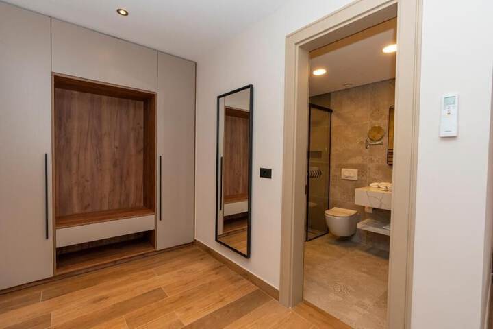 Room 45 of 77