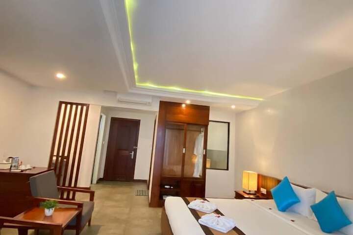 Room 15 of 32