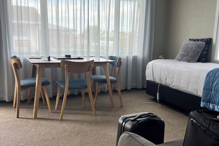 Room 16 of 27