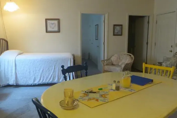 Room 4 of 10