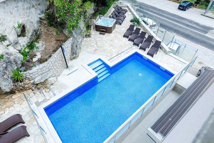 Pool 132 of 140