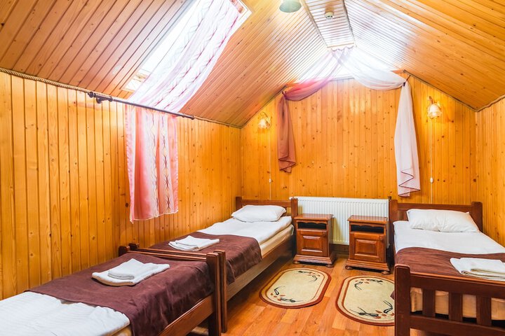 Room 10 of 76