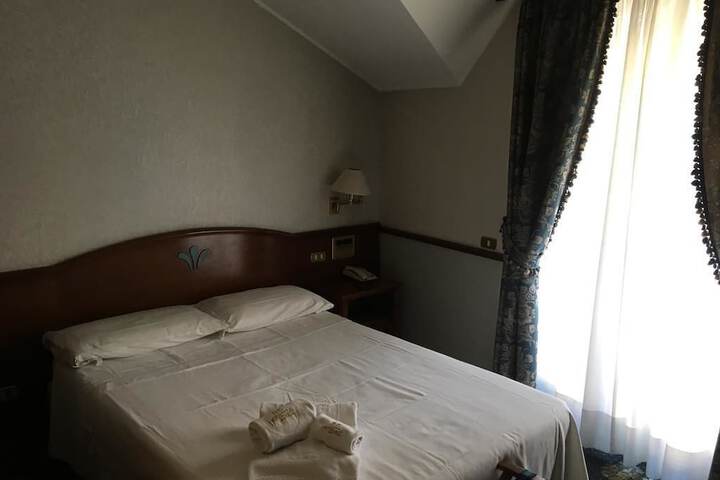 Room 25 of 53