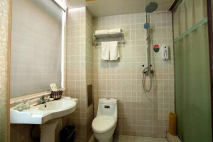 Room 2 of 38