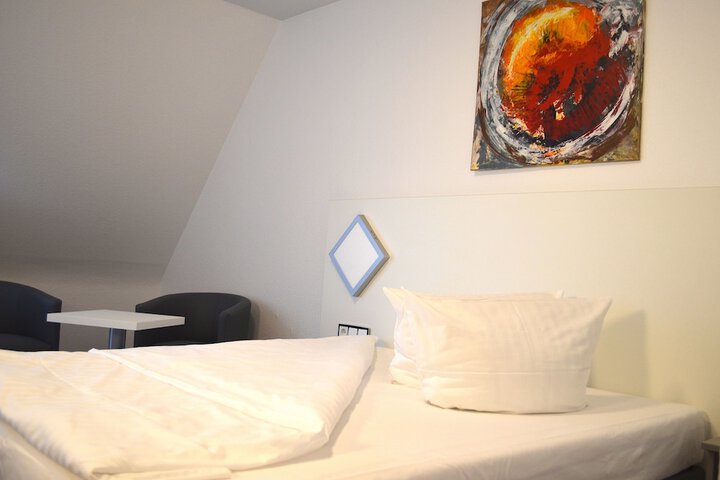 Room 8 of 28