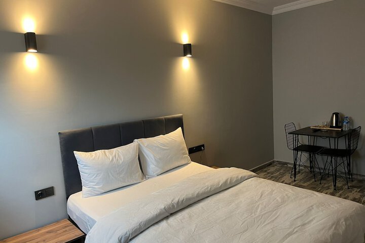 Room 2 of 10