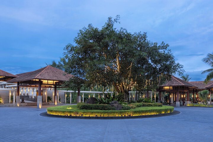 Hotel Lobby