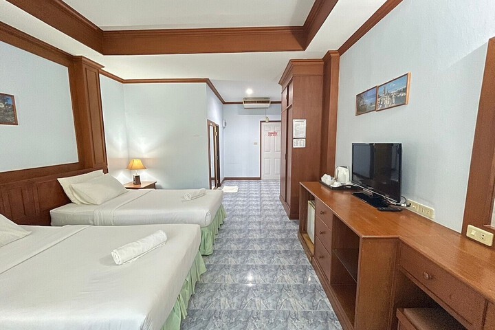 Room 10 of 36