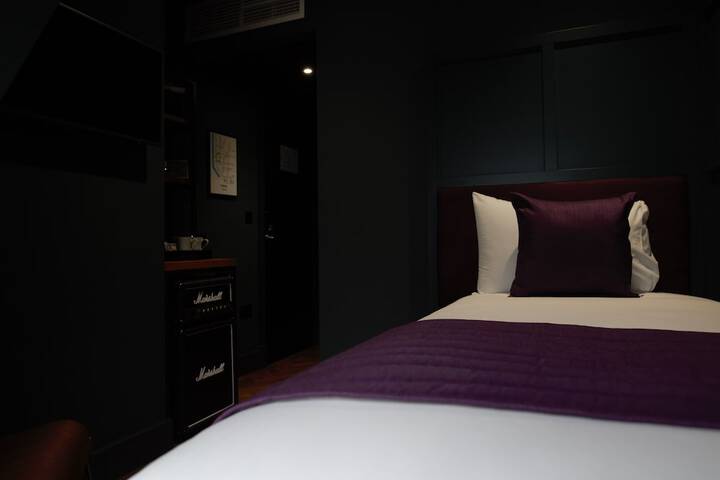 Room 22 of 36