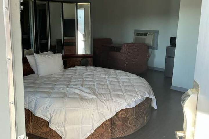 Room 5 of 12
