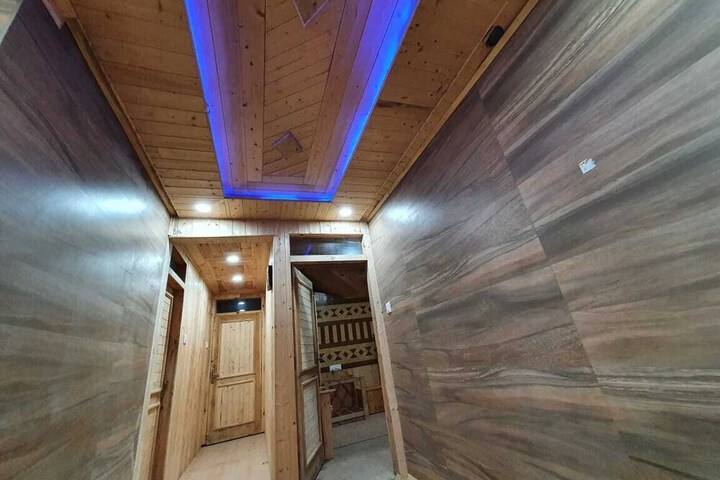 Room 5 of 11