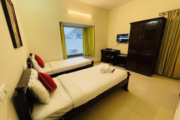Room 9 of 48