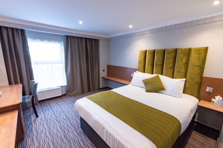 Room 2 of 100