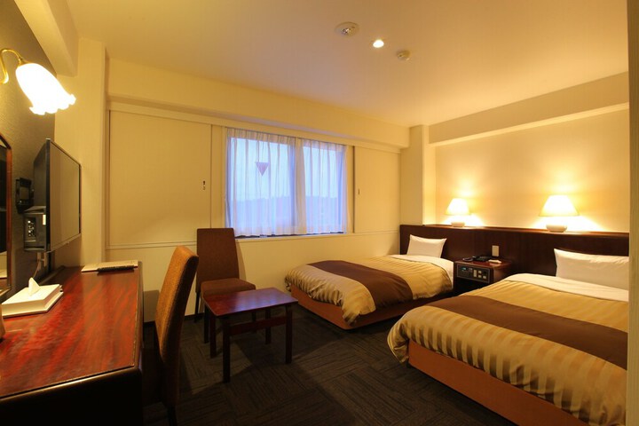 Room 13 of 122