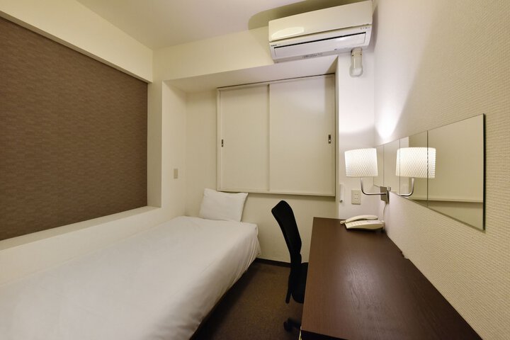 Room 7 of 48