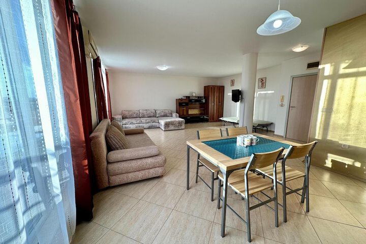 Room 14 of 151
