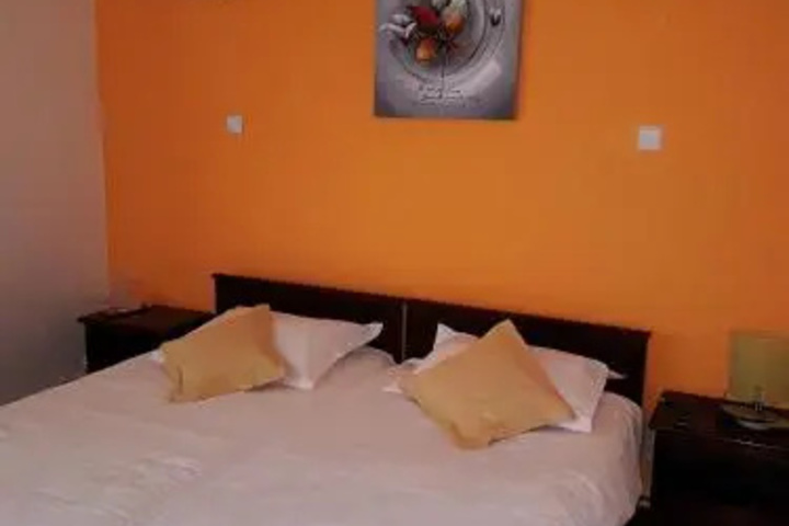 Room 2 of 8