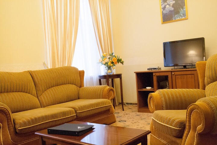 Room 5 of 105