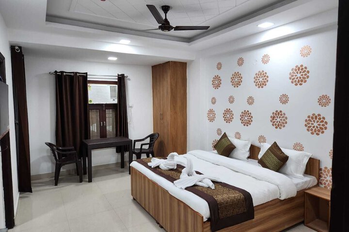 Room 2 of 13